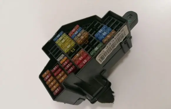 Volkswagen PASSAT B6 Fuse module 36258276