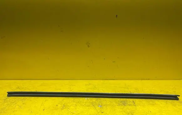Volvo S40 Front door windshield rail 
