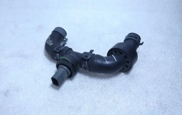 Volkswagen Golf VII Engine coolant pipe/hose 5QE122109A 12E121087 W130