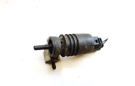 Volkswagen PASSAT B5 Windscreen/windshield washer pump 1j0973722