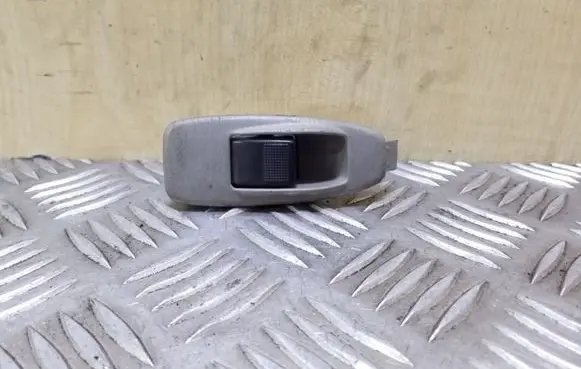 Mazda Premacy Electric window control switch 3582D97 C100685L1