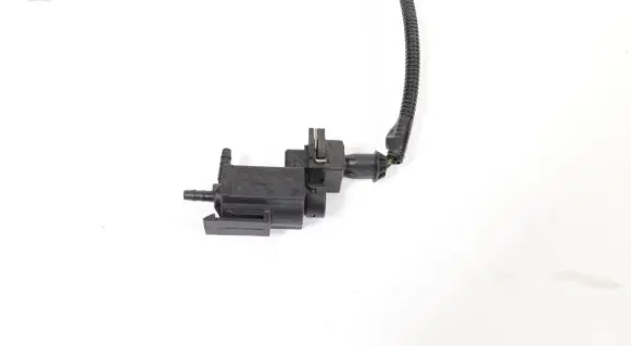 Volvo XC90 Turbo solenoid valve 30611668 722240