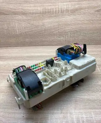 Mazda 3 I Fuse module 519199061 BS3E66730E
