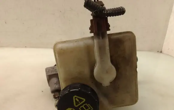 Volvo S60 Master brake cylinder 8646006