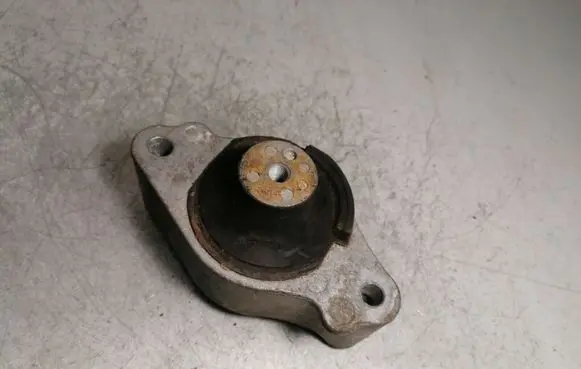 Toyota Prius (XW20) Engine mount bracket RT562401
