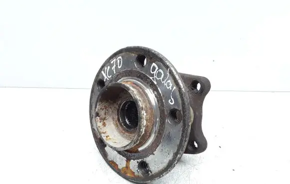 Volvo XC70 Rear wheel hub