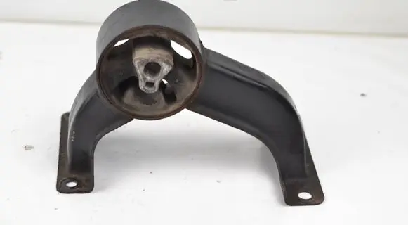 Engine mount bracket