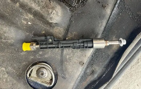 BMW 7 F01 F02 F03 F04 Fuel injector 13647597870 10213541