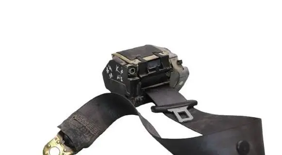 Rear seatbelt