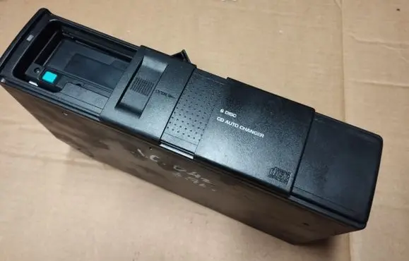 Jeep Cherokee III KJ CD/DVD changer 56038616AA