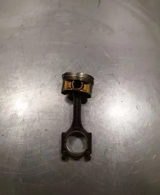 Volvo XC90 Piston with connecting rod