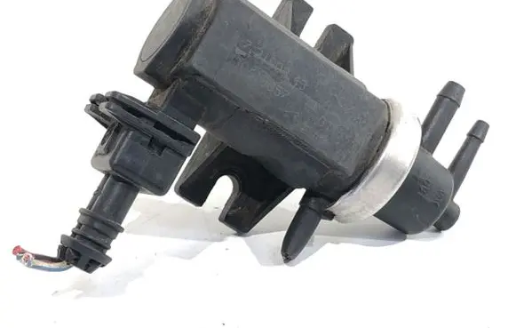 Opel Zafira B Fuel pressure regulator 72190343
