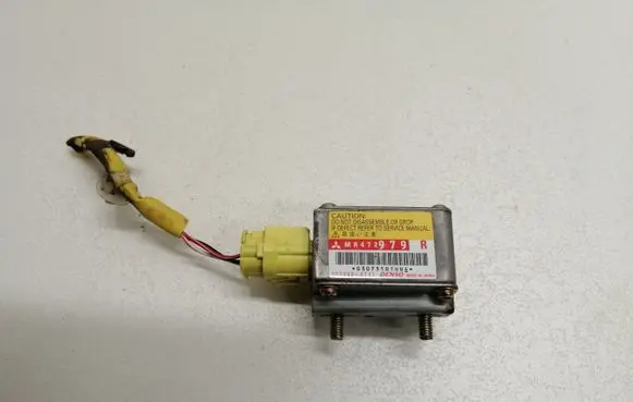 Mitsubishi Pajero Airbag deployment crash/impact sensor MR472979