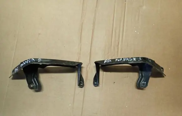 Headlight/headlamp mounting bracket