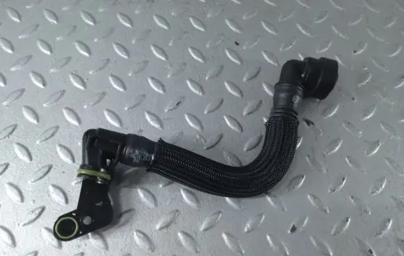 Volkswagen PASSAT B8 USA Breather/breather pipe/hose 06L103213J