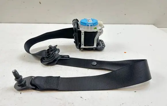 Mercedes-Benz CLA C117 X117 W117 Front seatbelt 3063559