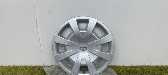 Toyota Avensis T270 R16 wheel hub/cap/trim 42602-05121