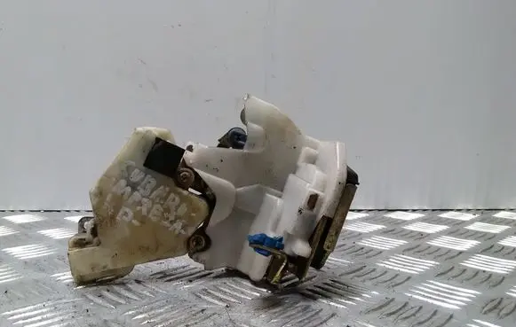 Subaru Impreza II Rear door lock 61100FE050