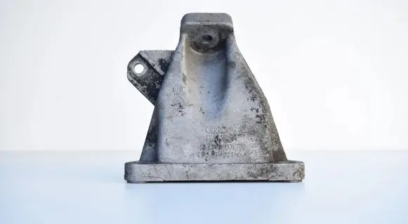 Audi A4 S4 B5 8D Engine mounting bracket 4B0199308