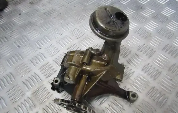 Mercedes-Benz C W203 Oil pump 6061810701 r6041810520