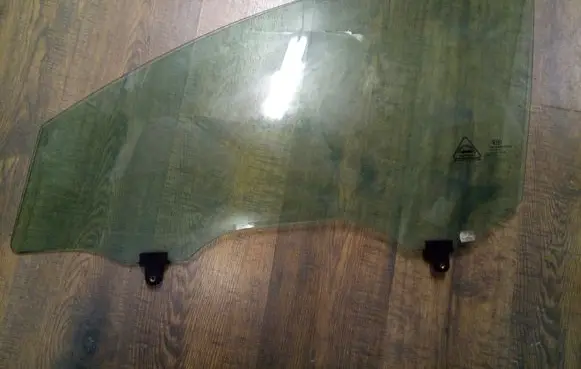 KIA Sportage Front door window glass four-door AS2