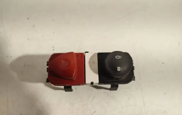 Renault Scenic II - Grand scenic II Hazard light switch 8200109723 8200107808 8200095493