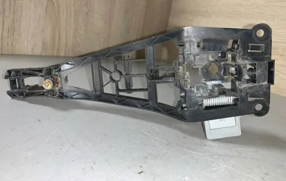Rear door exterior handle/bracket