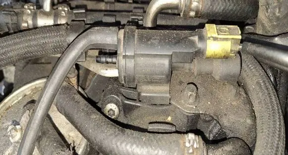 Mercedes-Benz E W211 Valve vacuum 0025401497