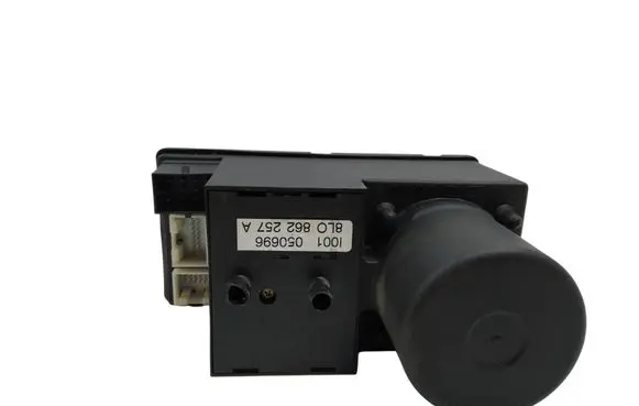 Audi A4 S4 B5 8D Central locking vacuum pump 8L0862257A