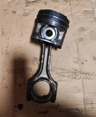 Toyota RAV 4 (XA30) Piston with connecting rod