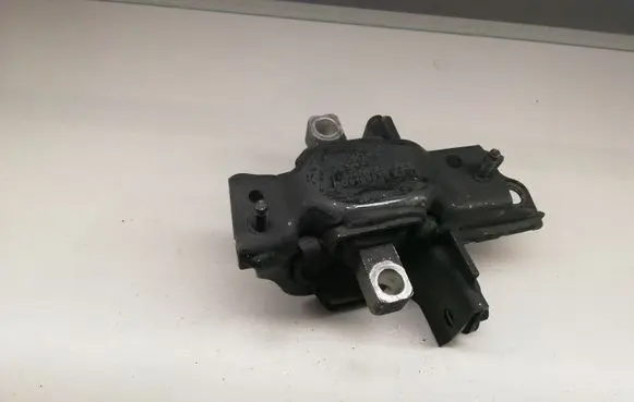 Volkswagen Polo IV 9N3 Engine mount bracket 6Q0199555AT