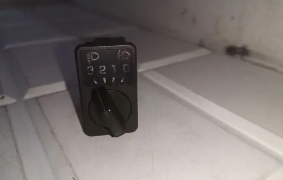 Nissan Patrol 4W60 Headlight level height control switch