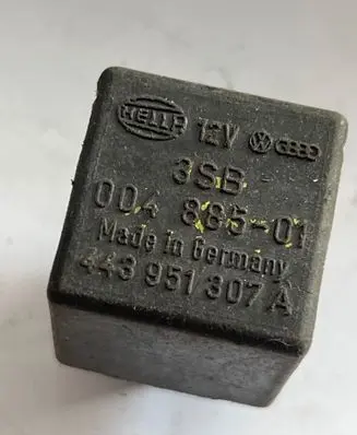 Volkswagen Golf IV Other relay 00488501 443951307A