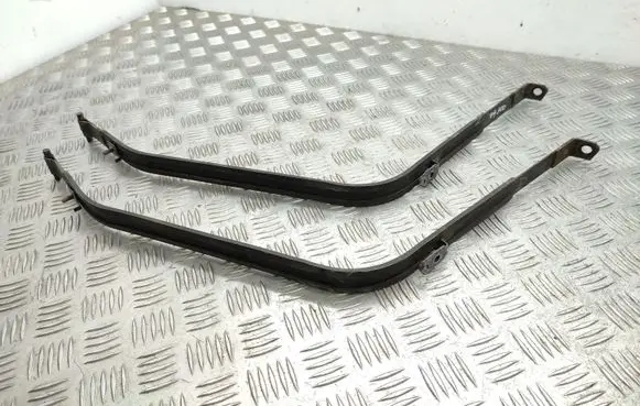 Fuel tank mounting bracket