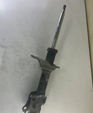 Toyota Yaris Front shock absorber/damper 4851000150