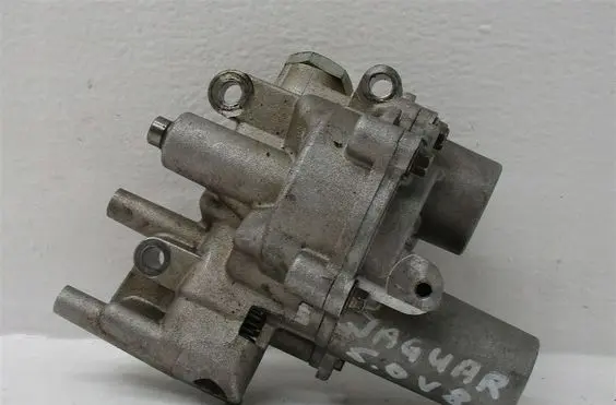 Jaguar XJ X351 Oil pump 