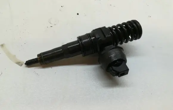 Skoda Octavia Mk2 (1Z) Fuel injector 038130073BN