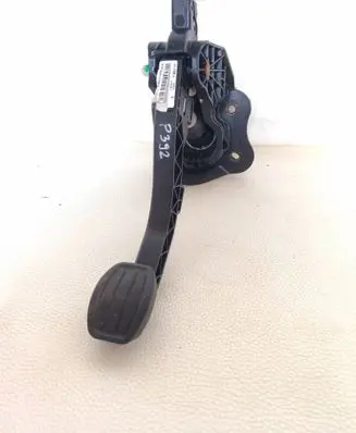 Opel Grandland X Clutch pedal 9676728880