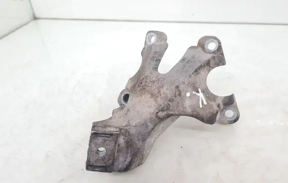 Audi A4 S4 B6 8E 8H Engine mounting bracket 8E0199307E