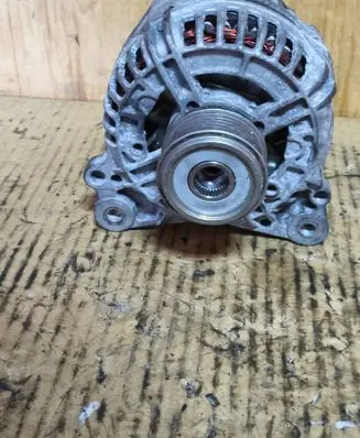 Volkswagen Golf VI Generator/alternator 