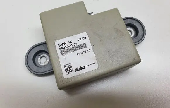 BMW 5 E60 E61 Antenna control unit 6935024 693502401 21367510