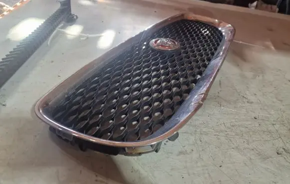 Jaguar XE Front bumper upper radiator grill