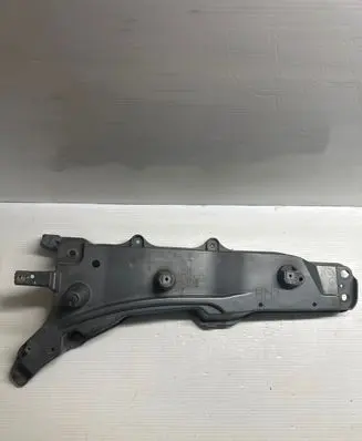 Volvo XC90 Fender mounting bracket 31391778