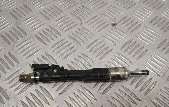 BMW 5 F10 F11 Fuel injector 7639994