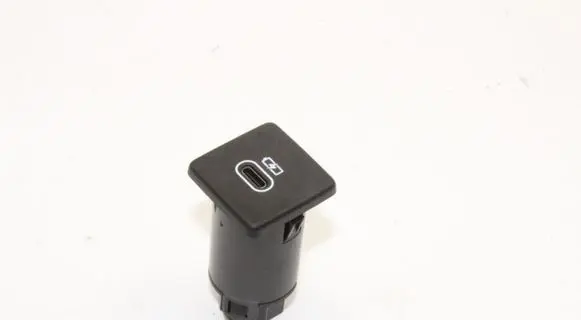 Jaguar I-Pace USB socket connector M8E219010CA