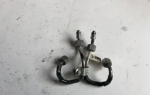Land Rover Discovery 4 - LR4 Fuel injector supply line/pipe 