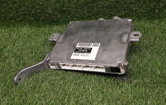 Toyota Prius (XW20) Engine control unit/module ECU 8966147072 2751001420