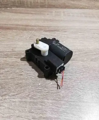 Toyota Avensis Verso Air flap motor/actuator 1138002051