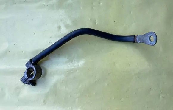 Mercedes-Benz C W203 Positive cable (battery) A2035400231