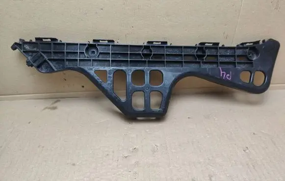 Rear bumper mounting bracket